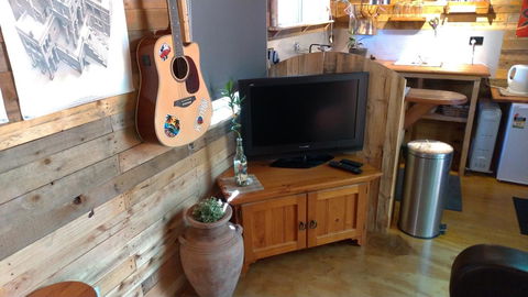 Alice\'s Secret Travellers Inn - Travel Search 9