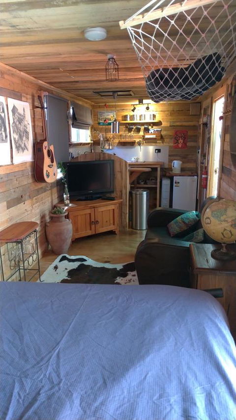 Alice\'s Secret Travellers Inn - Travel Search 1