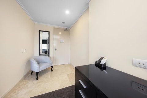 Canberra Rex Hotel - Tourism Guide 28