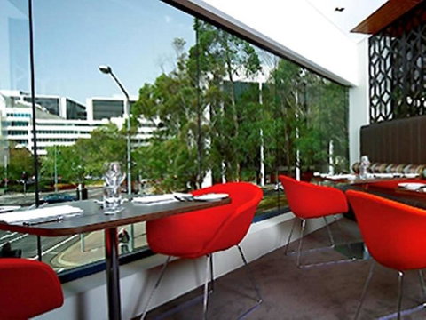 Novotel Canberra - Travel Search 14