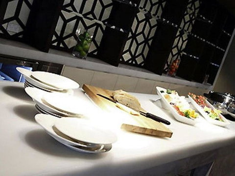 Novotel Canberra - Travel Search 30