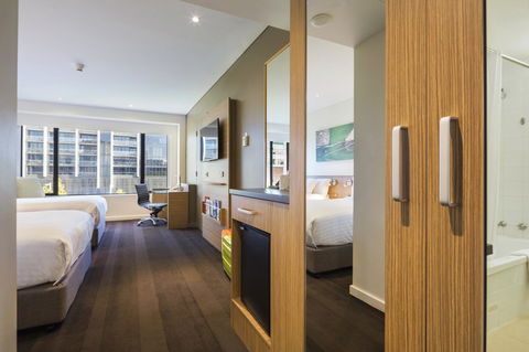 Crowne Plaza Canberra, An IHG Hotel - Cruises Travel 23
