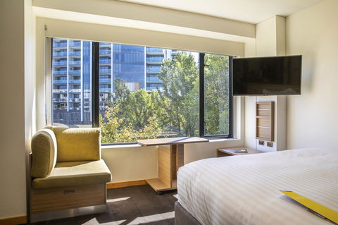 Crowne Plaza Canberra, An IHG Hotel - Cruises Travel 14