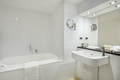 Crowne Plaza Canberra, An IHG Hotel - Cruises Travel 28