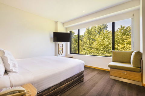 Crowne Plaza Canberra, An IHG Hotel - Cruises Travel 30