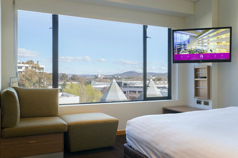 Crowne Plaza Canberra, An IHG Hotel - Cruises Travel 19