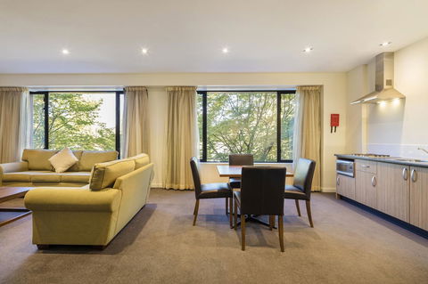 Crowne Plaza Canberra, An IHG Hotel - Cruises Travel 35
