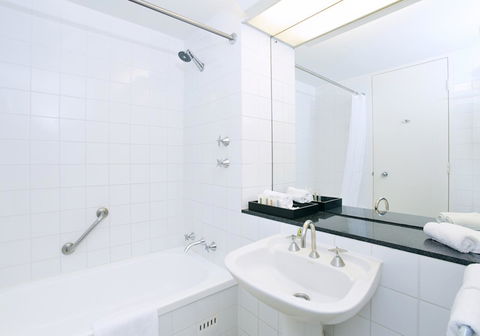 Crowne Plaza Canberra, An IHG Hotel - Cruises Travel 25