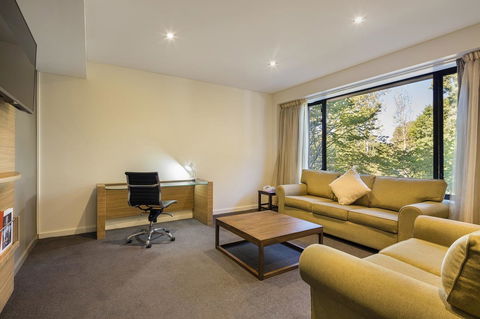 Crowne Plaza Canberra, An IHG Hotel - Cruises Travel 37