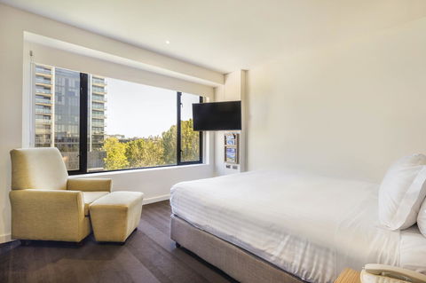 Crowne Plaza Canberra, An IHG Hotel - Cruises Travel 21