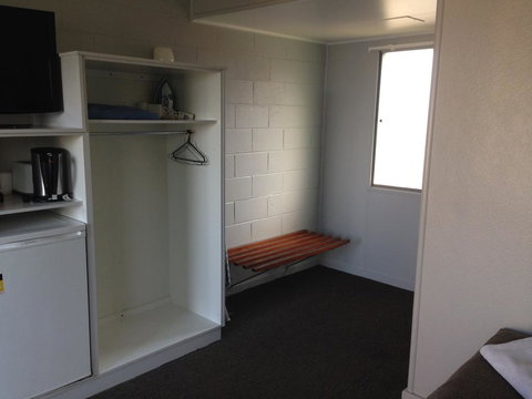 Boomerang Hotel - Tourism Guide 2