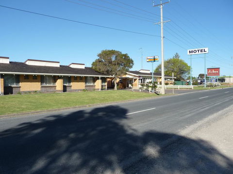 Bordertown Dukes Motorinn - Travel Agents 3