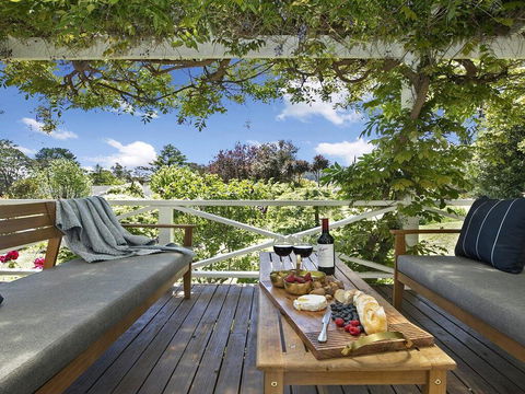 Bourne Cottage - Perfect For All Seasons - Travel Agents 0