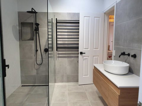 Boutique Beach House In The HEART Of St. Kilda - Tourism Guide 0