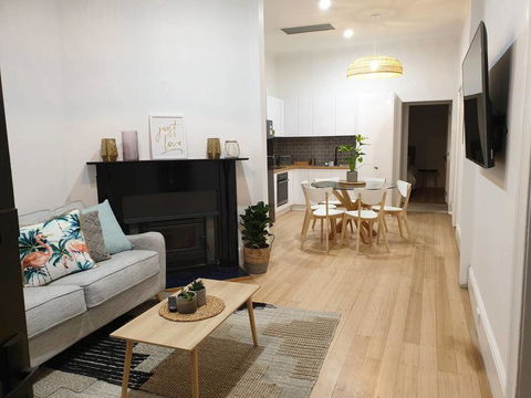 Boutique Beach House In The HEART Of St. Kilda - Tourism Guide 2