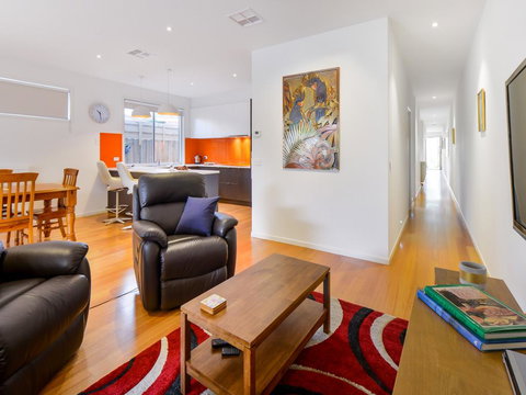 Boutique Stays - Seventh Street, House In Parkdale - Tourism Guide 3