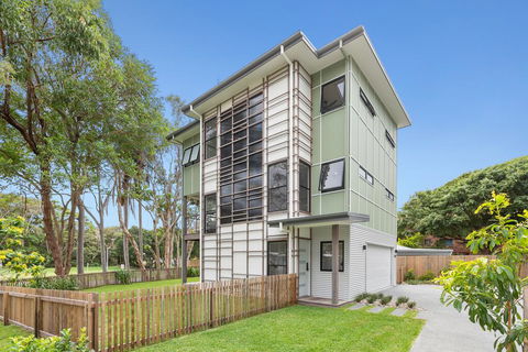 Boutique Villa On Boomerang - Travel Search 0