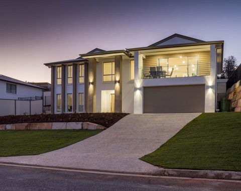 Brand New Executive Living - Tourism Guide 0