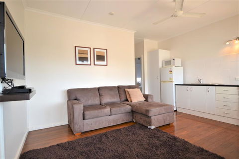 Breakers 2 2 Hill Street - Travel Agents 1