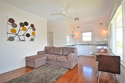 Breakers 4 2 Hill Street - Travel Agents 0