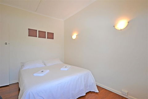 Breakers 4 2 Hill Street - Travel Agents 3