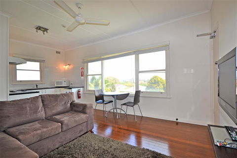Breakers 4 2 Hill Street - Travel Agents 1