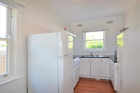 Breakers 5 2 Hill Street - Travel Agents 3