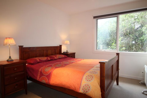 Breakers Holiday House - Tourism Guide 2