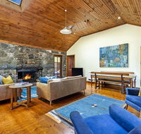 Breakfast Creek Cottage - Central bluestone cottage