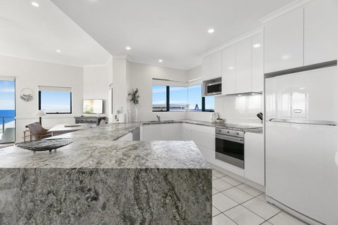 Breathtaking Views Of Sunshine Beach - Unit 7/21 Park Crescent - Travel Agents 1