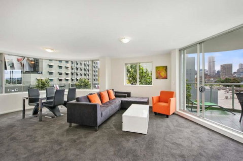 Bridge And Sails - Views Of The Bridge And Opera House From This Executive 2BR Apartment In Darlinghurst - Tourism Guide 2