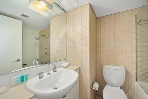 Bridge And Sails - Views Of The Bridge And Opera House From This Executive 2BR Apartment In Darlinghurst - Tourism Guide 1