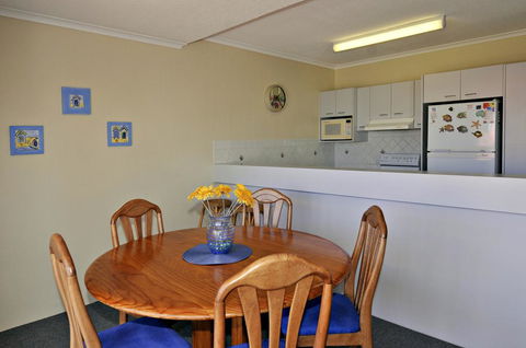 Bright & Comfortable In Quiet Location - Travel Agents 3