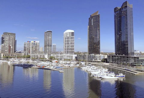 Brilliant Victoria Harbour Waterfront LVII - Travel Agents 0