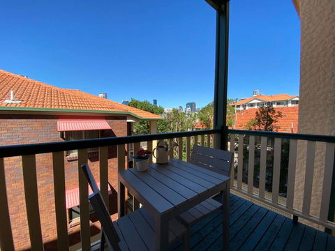Brisbane City Apartment Atop Victoria Park - Tourism Guide 1