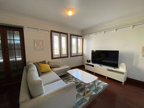 Brisbane City Apartment Atop Victoria Park - Tourism Guide 0