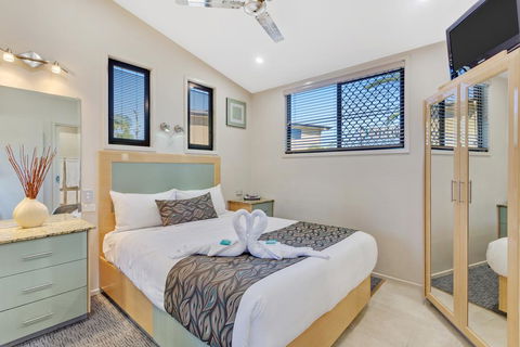 Brisbane Holiday Village - Tourism Guide 2