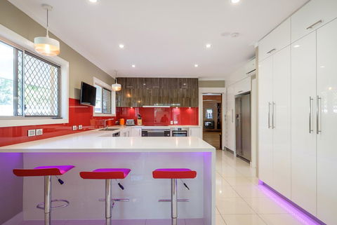 Brookfield Retreat - Large Holiday Home / Group Accommodation - Cruises Travel 3