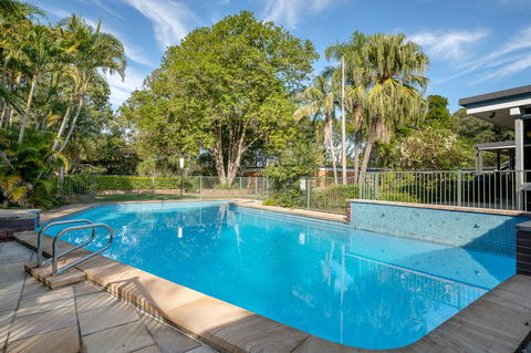 Brookfield Retreat - Large Holiday Home / Group Accommodation - Cruises Travel 1