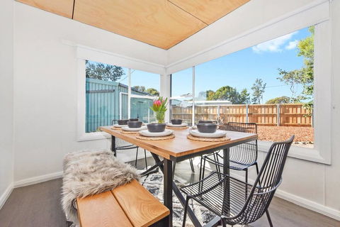 BUNGALOW BEAUTY - Hosted By: L'Abode Accommodation - Travel Search 1