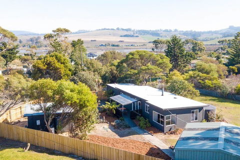 BUNGALOW BEAUTY - Hosted By: L'Abode Accommodation - Travel Search 3
