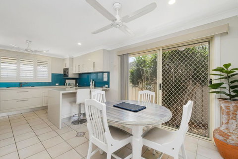 Burkeys, 5 Main Street - Travel Agents 2