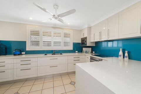 Burkeys, 5 Main Street - Travel Agents 0