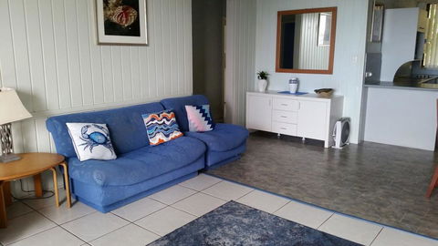 By The Sea Unit 3, 13 Esplanade, Kings Beach - Cruises Travel 2