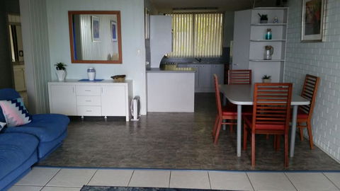 By The Sea Unit 3, 13 Esplanade, Kings Beach - Cruises Travel 1