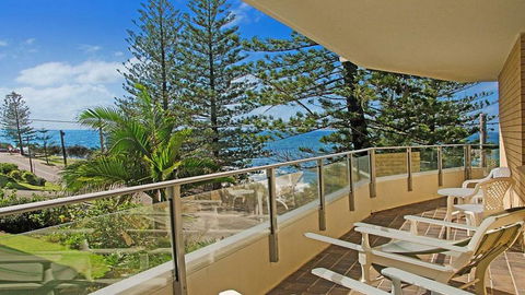 By The Sea Unit 4, 13 Esplanade, Kings Beach - Cruises Travel 0