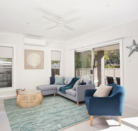 C A L M at beautiful Shoal Bay - Cruises Travel