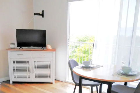 Cabin In The Sky Glorious Views To Magnetic Island - Cruises Travel 1