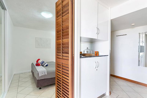 Cairns Esplanade Apartment - Travel Agents 0