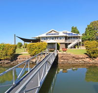 Campbell 7 - Large Queenslander on Maroochy River - Tourism Guide